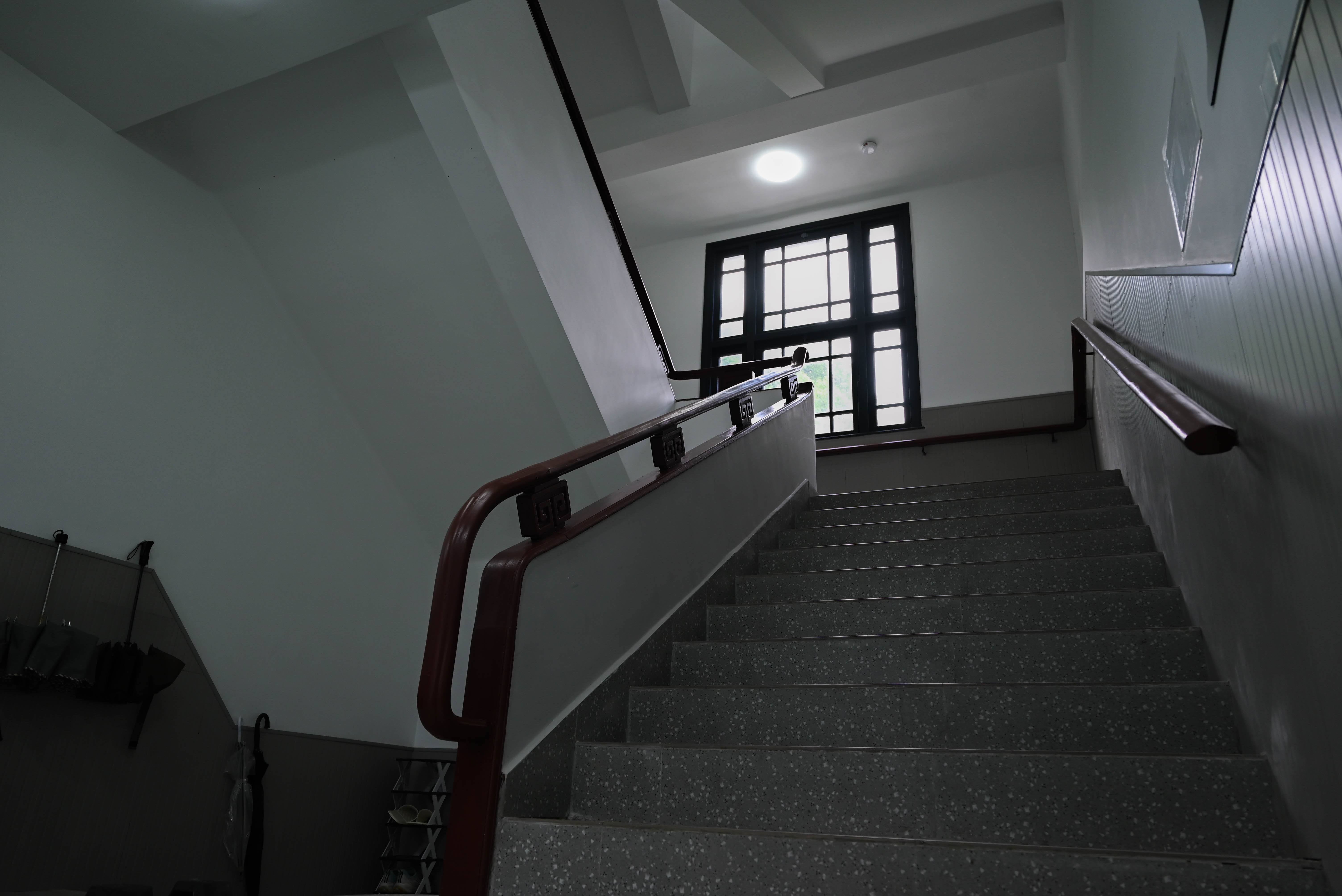 寝室旁边的台阶